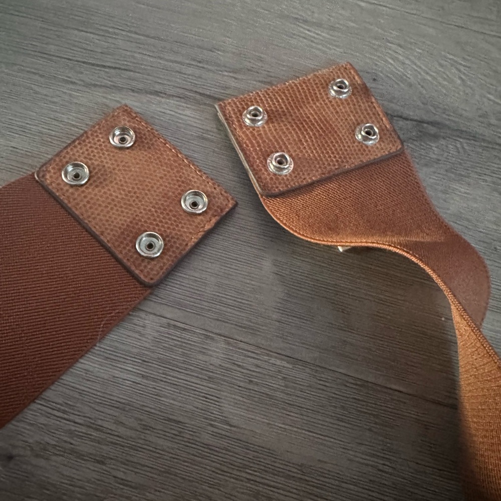 BCBGMaxAzria Textured Tan Belt - Picture 2 of 3